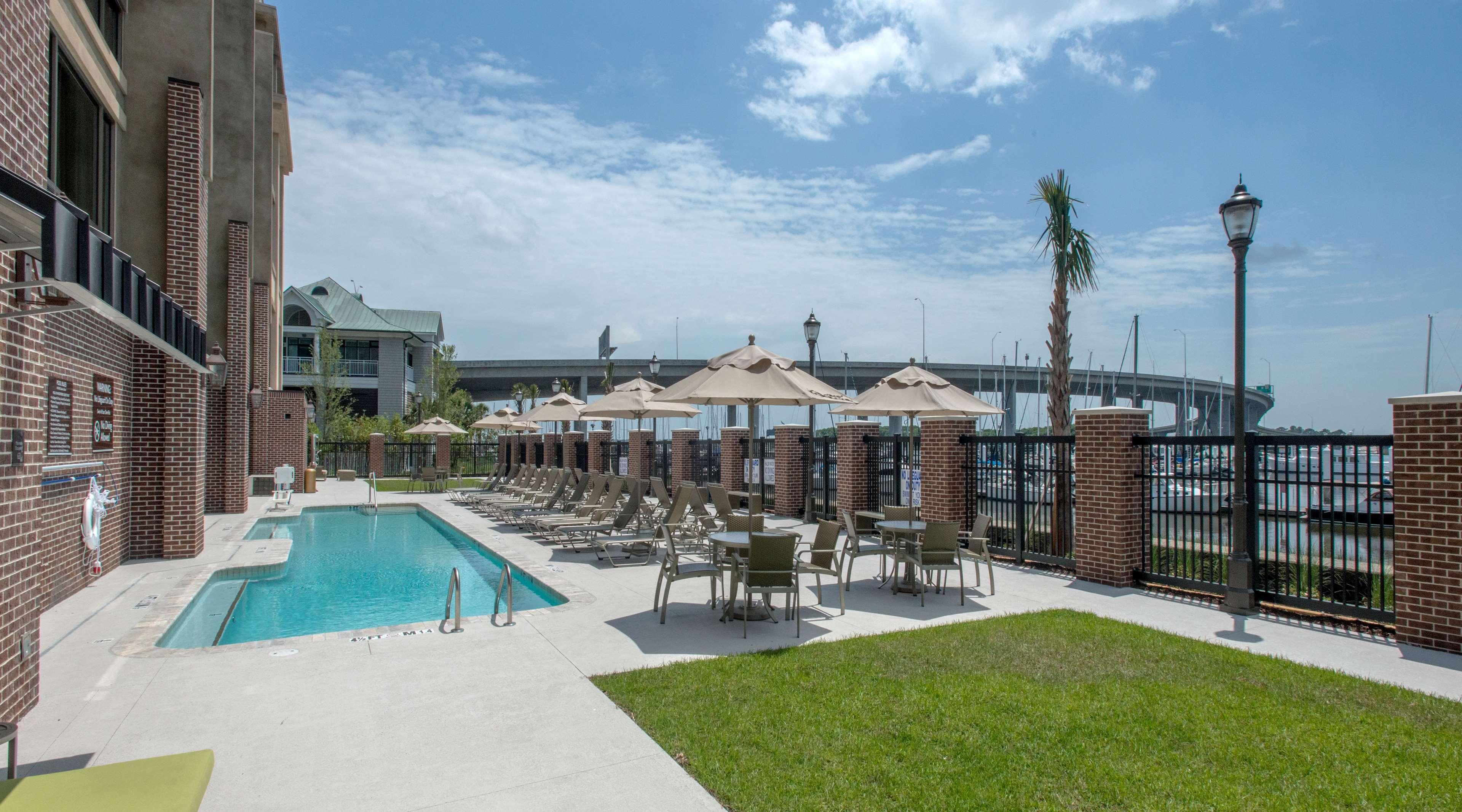 Hilton Garden Inn Charleston Waterfront/Downtown Esterno foto