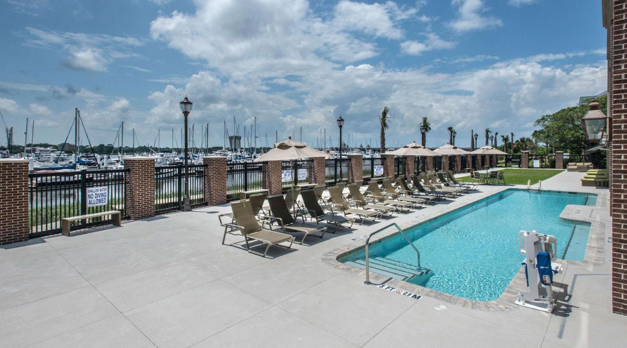 Hilton Garden Inn Charleston Waterfront/Downtown Esterno foto
